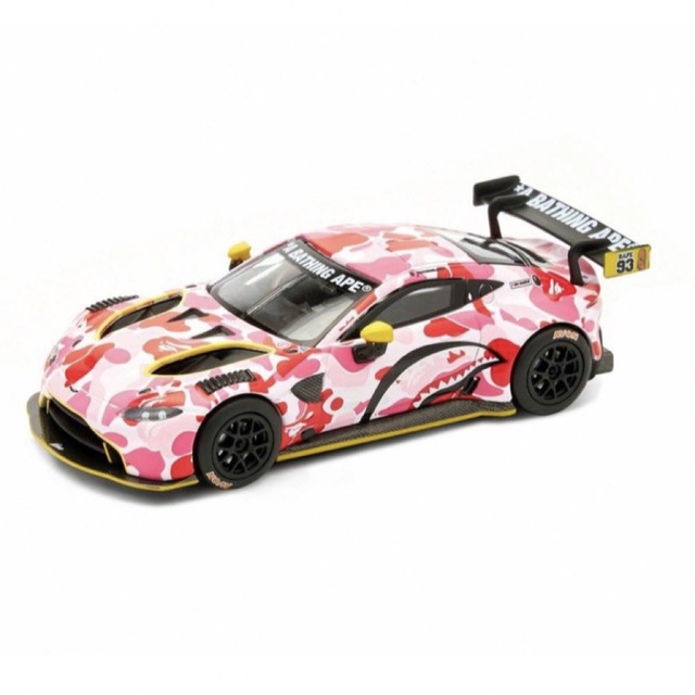 A BATHING APE(アベイシングエイプ)のBAPE® x Aston Martin GT3 Model Car-Pink エンタメ/ホビーのおもちゃ/ぬいぐるみ(ミニカー)の商品写真