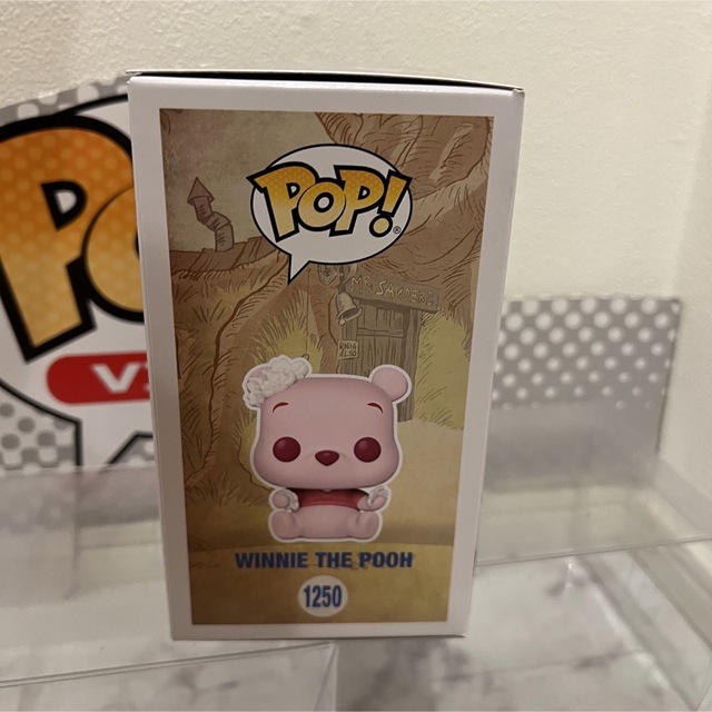 Disney(ディズニー)のレアFUNKO POP!  くまのプーさん　ピンクフロッキー限定版 エンタメ/ホビーのフィギュア(アニメ/ゲーム)の商品写真