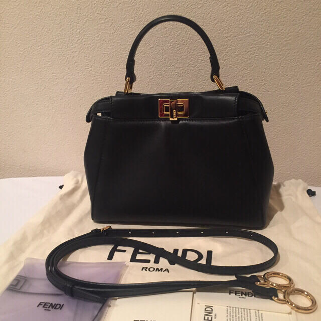 FENDI  フェンディ　ピーカブー　黒　ゴールド金具