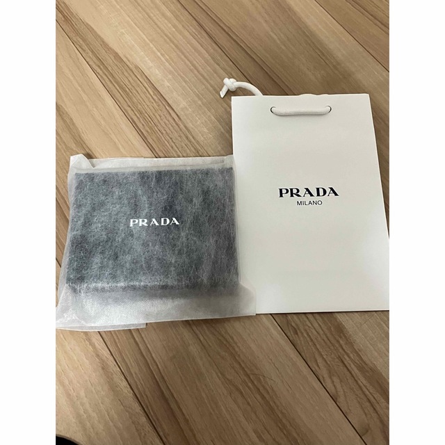 新品未使用 PRADA プラダ 二つ折り長財布2mv017saftra-nero