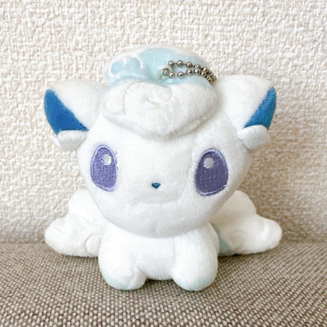 ポケモン(ポケモン)のポケモン　ポケットモンスター　アローラロコン　ぬいぐるみ　ドール　キーホルダー エンタメ/ホビーのアニメグッズ(キーホルダー)の商品写真