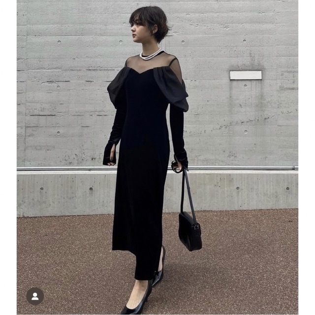 Ameri VINTAGE(アメリヴィンテージ)の【今期新作・完売】UND VELOUR OFF SHOULDER DRESS  レディースのワンピース(ロングワンピース/マキシワンピース)の商品写真