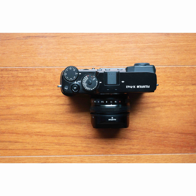 富士フイルム(フジフイルム)のFUJIFILM X−PRO2 XF18mmF2 R セット スマホ/家電/カメラのカメラ(ミラーレス一眼)の商品写真