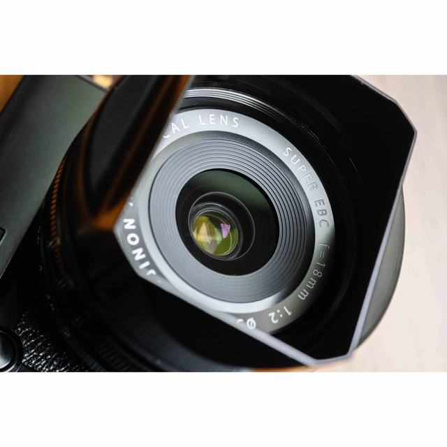 富士フイルム(フジフイルム)のFUJIFILM X−PRO2 XF18mmF2 R セット スマホ/家電/カメラのカメラ(ミラーレス一眼)の商品写真
