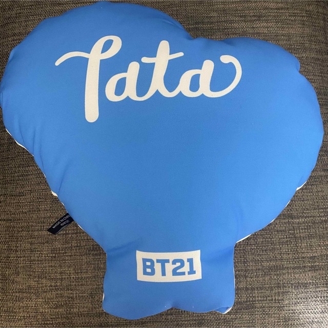 BT21(ビーティーイシビル)のTATA クッション インテリア/住まい/日用品のインテリア小物(クッション)の商品写真