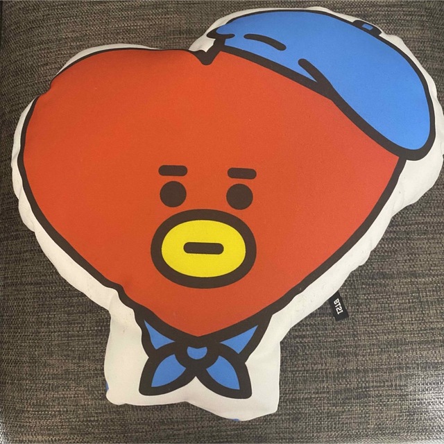 BT21(ビーティーイシビル)のTATA クッション インテリア/住まい/日用品のインテリア小物(クッション)の商品写真