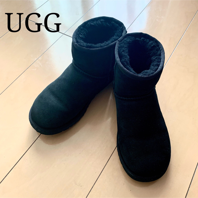 UGG アグ　ムートンブーツ　ショートブーツ　フラットシューズ　黒　ブラック　靴