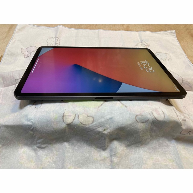 iPad(アイパッド)の【美品】Apple iPad Pro 11インチ 第2世代128GB スマホ/家電/カメラのPC/タブレット(タブレット)の商品写真