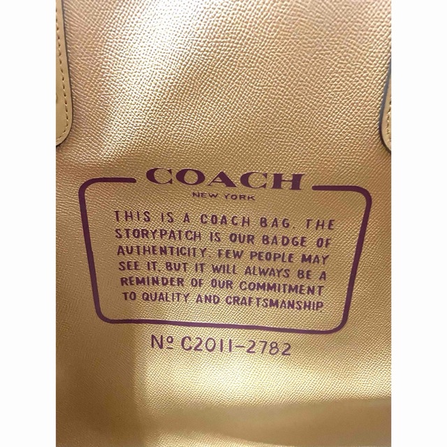 COACH(コーチ)のコーチ COACH トートバッグ クリスマス　トート ホワイト　フルーツ レディースのバッグ(トートバッグ)の商品写真