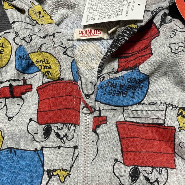 SNOOPY(スヌーピー)のスヌーピー 総柄パーカー　タグ付き キッズ/ベビー/マタニティのキッズ服男の子用(90cm~)(ジャケット/上着)の商品写真