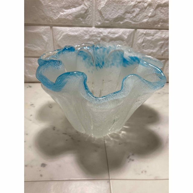 ガラス製　ヴィンテージ　花瓶   ウェーブ　レトロ　ブルー　ホワイト　フラワー