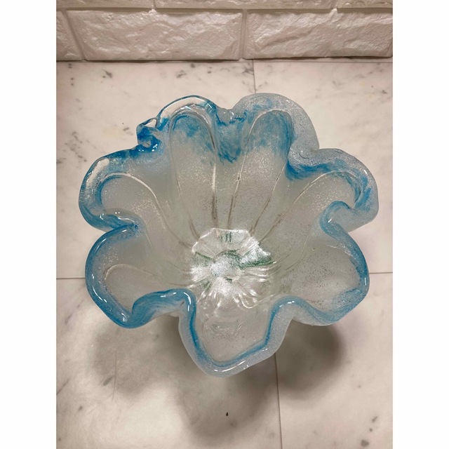 ガラス製　ヴィンテージ　花瓶   ウェーブ　レトロ　ブルー　ホワイト　フラワー