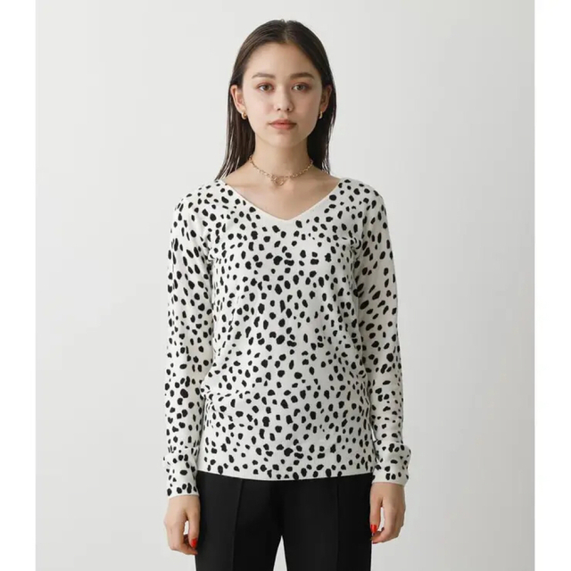 AZUL by moussy(アズールバイマウジー)のアズールバイマウジー レオパード柄 2WAY LEOPARD KNIT レディースのトップス(カットソー(長袖/七分))の商品写真