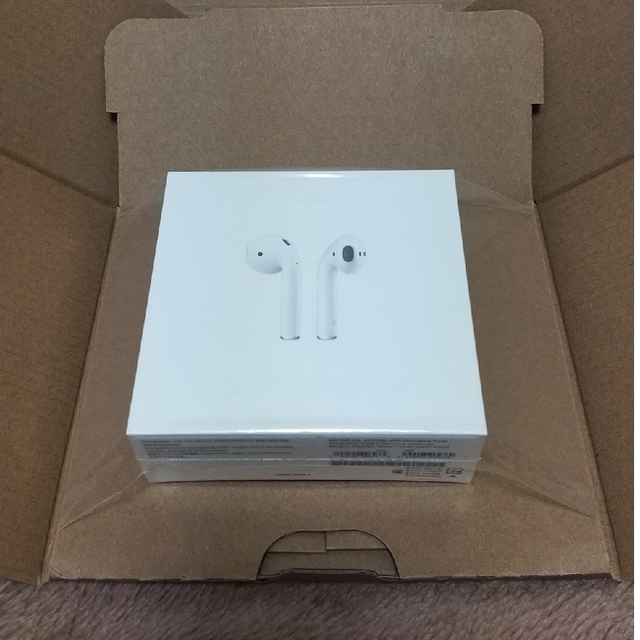 Apple(アップル)のAirPods 第2世代(MV7N2J/A) 新品未使用品 スマホ/家電/カメラのオーディオ機器(ヘッドフォン/イヤフォン)の商品写真