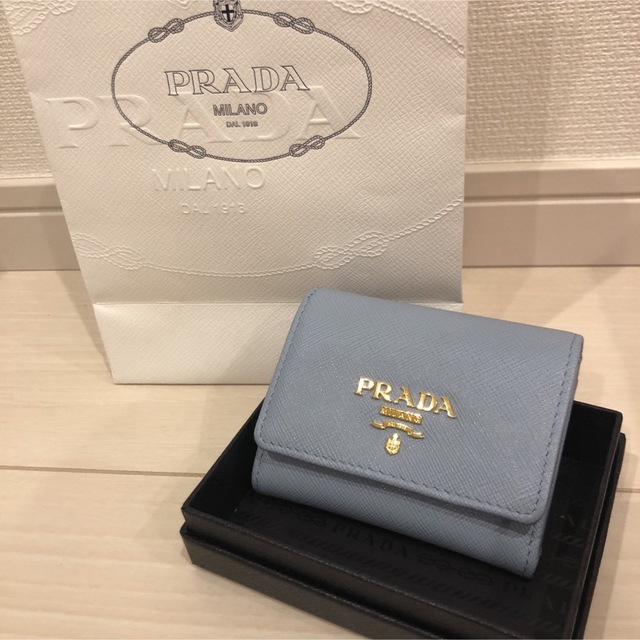 PRADA サフィアーノトライアングル財布ファッション小物