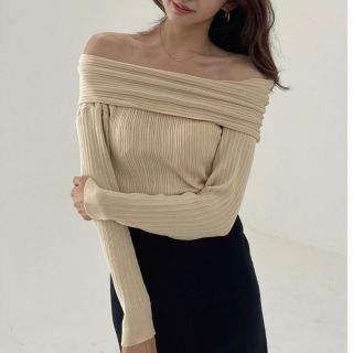 アニュアンス(ánuans)のlovan elegant off shoulder knit "ivory"(ニット/セーター)