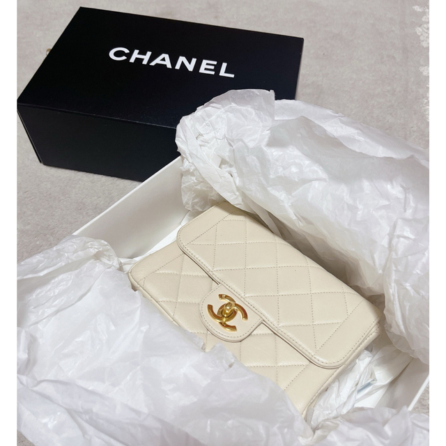 CHANEL(シャネル)のシャネル  CHANELマトラッセ ターンロック チェーン ハンドバッグ　箱 レディースのバッグ(ハンドバッグ)の商品写真