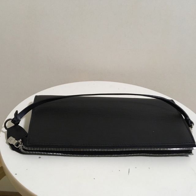 ルイヴィトン アクセソワール エピ 黒シルバー 美品 【限定セール