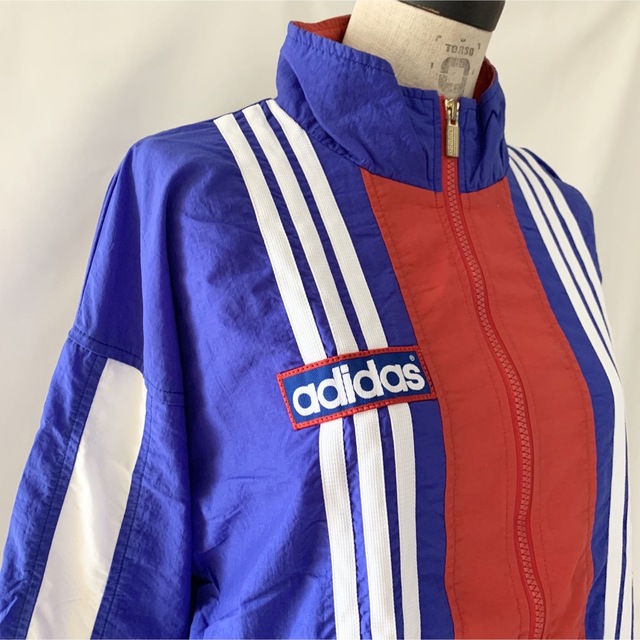 adidas(アディダス)の専用 メンズのジャケット/アウター(ナイロンジャケット)の商品写真