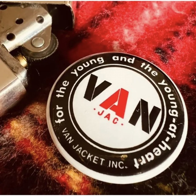 VAN Jacket(ヴァンヂャケット)の特価！VANスチール製缶バッジ非売品モノお店の販売促進物貴重！ 自動車/バイクの自動車(車外アクセサリ)の商品写真