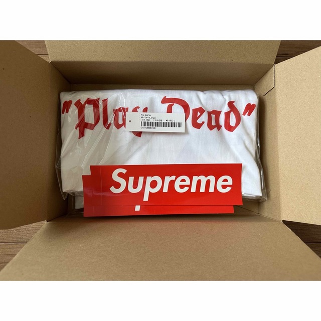 Supreme(シュプリーム)の【XL】Supreme Play Dead Tee メンズのトップス(Tシャツ/カットソー(半袖/袖なし))の商品写真