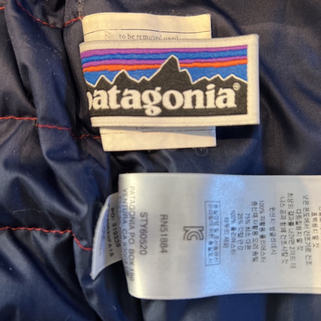 patagonia(パタゴニア)のパタゴニアダウン　4T キッズ/ベビー/マタニティのキッズ服男の子用(90cm~)(ジャケット/上着)の商品写真