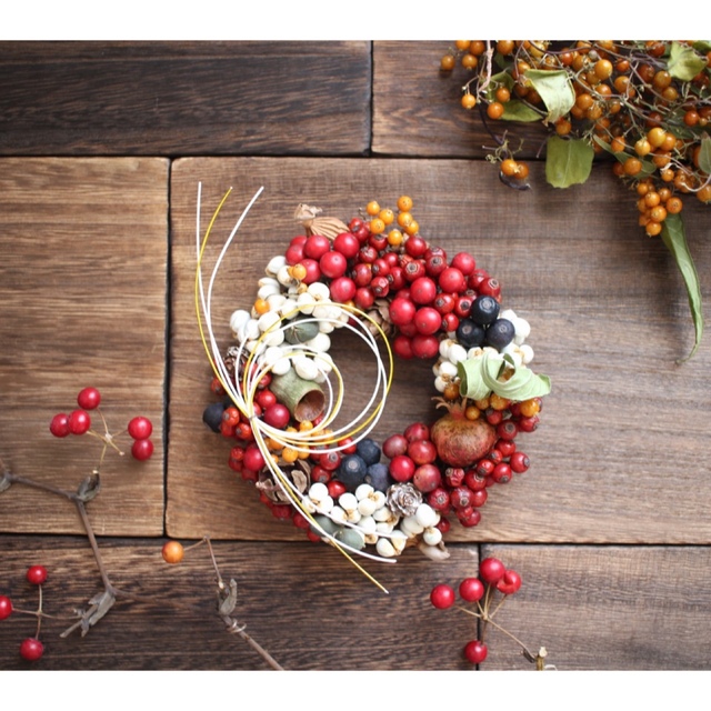 紅白木の実の手のひらリース✳︎お正月飾り◎12センチサイズ