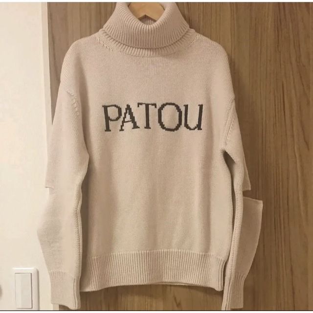 新品未使用 PATOU カットアウトロゴニット タートルネック タートルニット