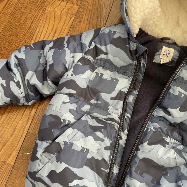 babyGAP(ベビーギャップ)のGAP baby  ダウン　アウター　1.2歳　 キッズ/ベビー/マタニティのキッズ服男の子用(90cm~)(ジャケット/上着)の商品写真