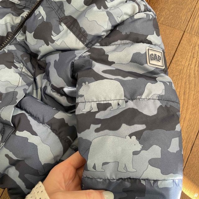 babyGAP(ベビーギャップ)のGAP baby  ダウン　アウター　1.2歳　 キッズ/ベビー/マタニティのキッズ服男の子用(90cm~)(ジャケット/上着)の商品写真