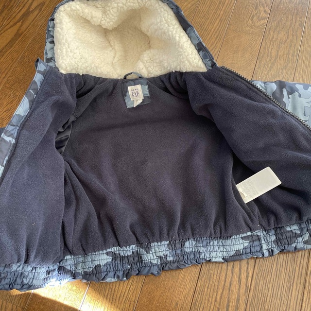 babyGAP(ベビーギャップ)のGAP baby  ダウン　アウター　1.2歳　 キッズ/ベビー/マタニティのキッズ服男の子用(90cm~)(ジャケット/上着)の商品写真