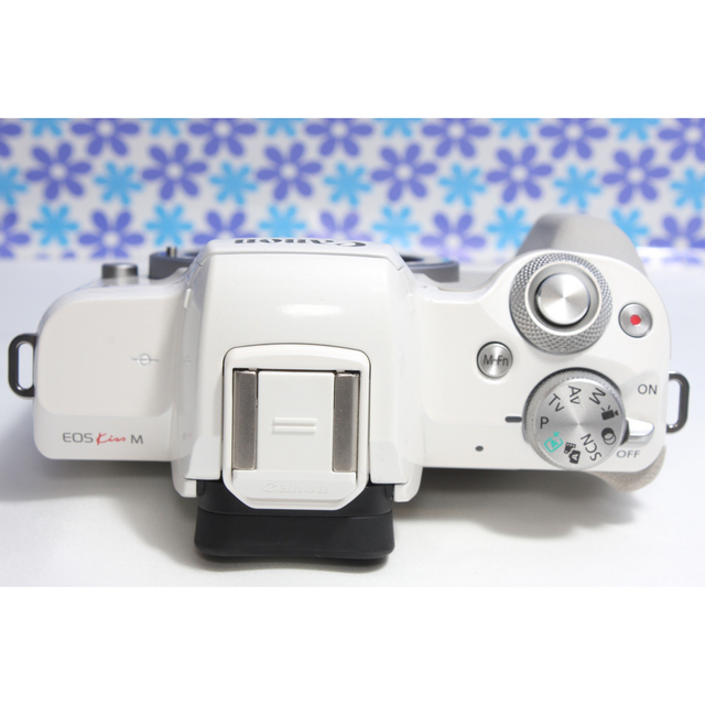 Wi-Fi &Bluetooth搭載☆Canon EOS kiss M☆極美品☆ - ミラーレス一眼