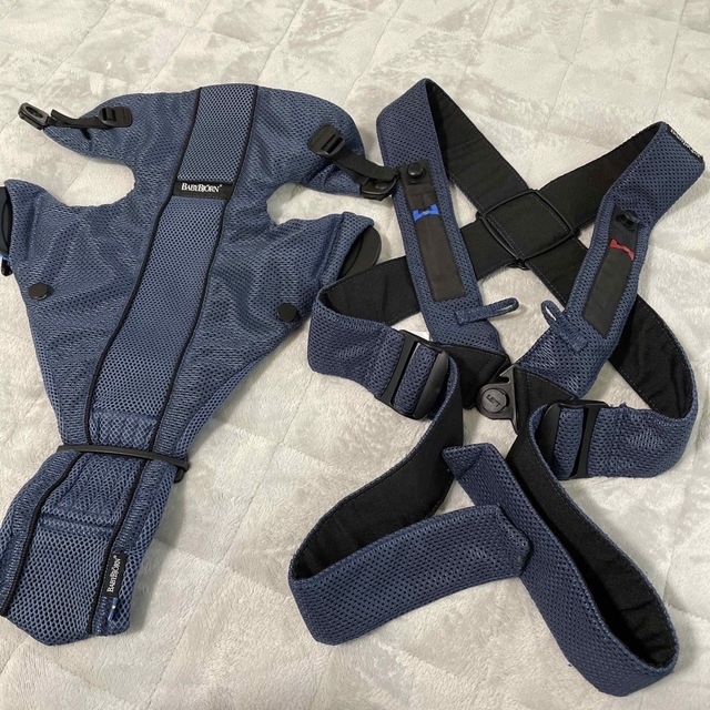 BABYBJORN(ベビービョルン)の【eri様専用】ベビービョルン　抱っこ紐　MINI メッシュ キッズ/ベビー/マタニティの外出/移動用品(抱っこひも/おんぶひも)の商品写真