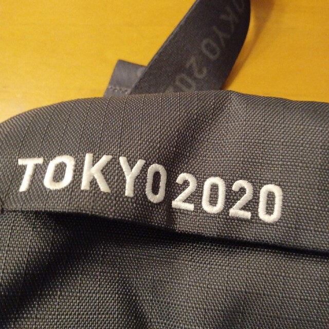 東京オリンピック ボランティア バッジ2個付 ポーチ ウエストバッグ　2020 エンタメ/ホビーのコレクション(その他)の商品写真