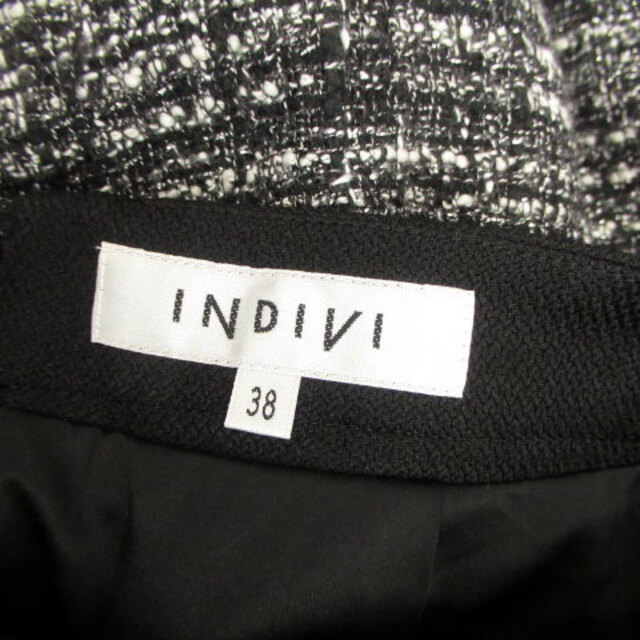 INDIVI(インディヴィ)のインディヴィ フレアスカート ひざ丈 38 黒 ブラック オフホワイト レディースのスカート(ひざ丈スカート)の商品写真