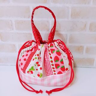 ハンドメイド🍓いちご柄のお弁当入れ🍓ランチ巾着🍓(バッグ)