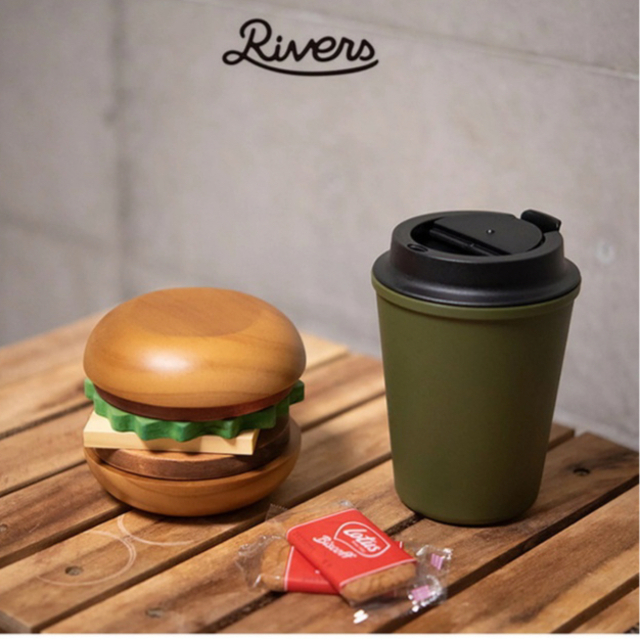 Snow Peak(スノーピーク)のリバース Rivers 天然木 ハンバーガー コースター 新品 インテリア/住まい/日用品のキッチン/食器(テーブル用品)の商品写真