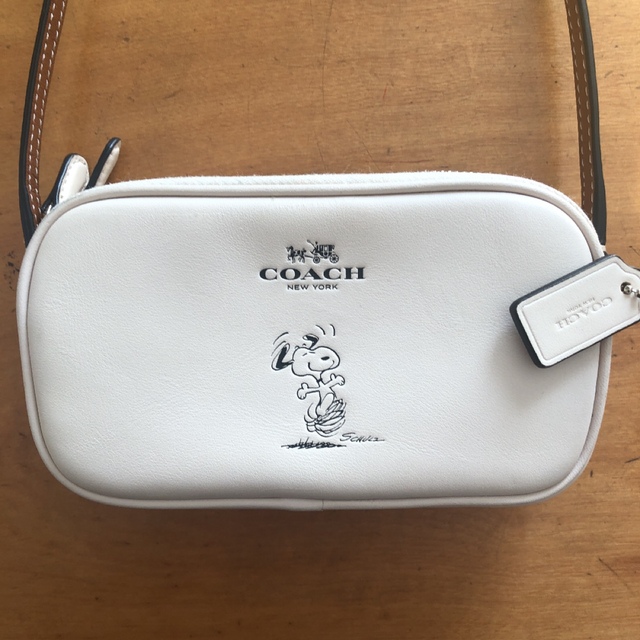 coachコーチ　ショルダーバッグ　ピーナッツ　スヌーピー　ミニショルダー　白