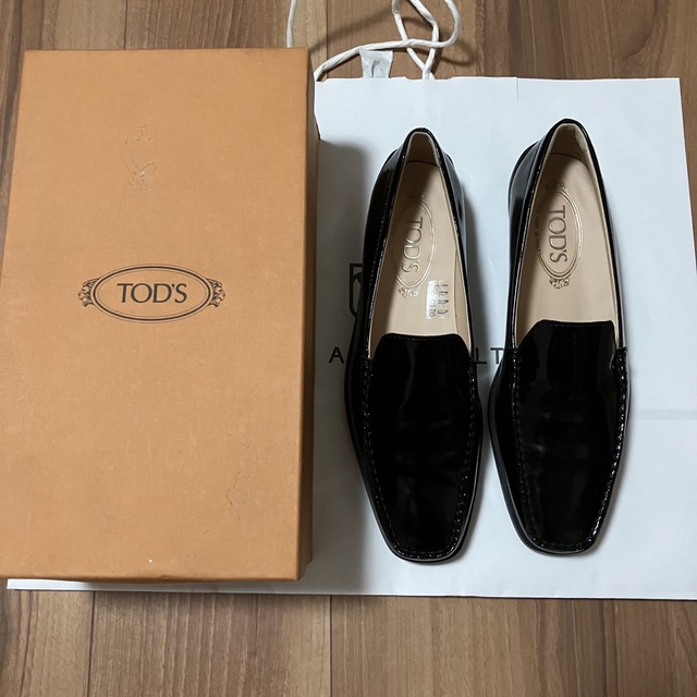 大量入荷 TOD'S 直営店購入正規品トッズ美品ローファー 黒37 1/2 24cm〜24.5cm ローファー+革靴 