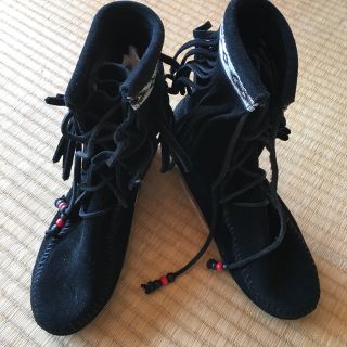 ミネトンカ(Minnetonka)のミネトンカ　フリンジ　ショートブーツ　黒　スウェード　新品未使用　サイズ5(ブーツ)