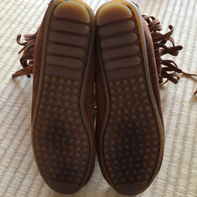 Minnetonka(ミネトンカ)のミネトンカ　ショートブーツ　フリンジ　スウェード　茶　美品 レディースの靴/シューズ(ブーツ)の商品写真