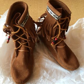 ミネトンカ(Minnetonka)のミネトンカ　ショートブーツ　フリンジ　スウェード　茶　美品(ブーツ)