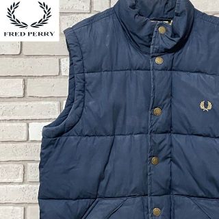 フレッドペリー(FRED PERRY)の激レア FREDPERRY コットンベスト 中綿入り ロゴ刺繍 紺色 メンズS(ベスト)