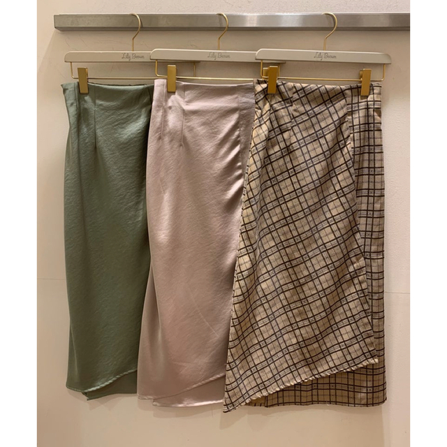 Lily Brown(リリーブラウン)のリリーブラウン　サテンスカート　チェック レディースのスカート(ロングスカート)の商品写真