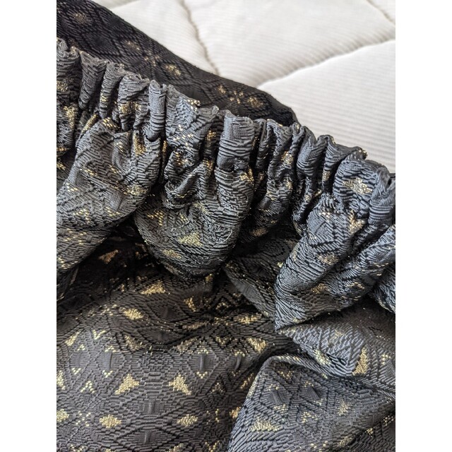 MaterialGirl(マテリアルガール)の美品✨黒／ゴールド刺繍タックボリュームスカートセレクトショップＭ。 レディースのスカート(ミニスカート)の商品写真