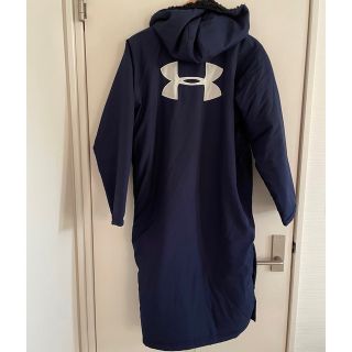 アンダーアーマー(UNDER ARMOUR)のアンダーアーマー/ベンチコート/ネイビー/バッグロゴ付き/美品(ダウンコート)