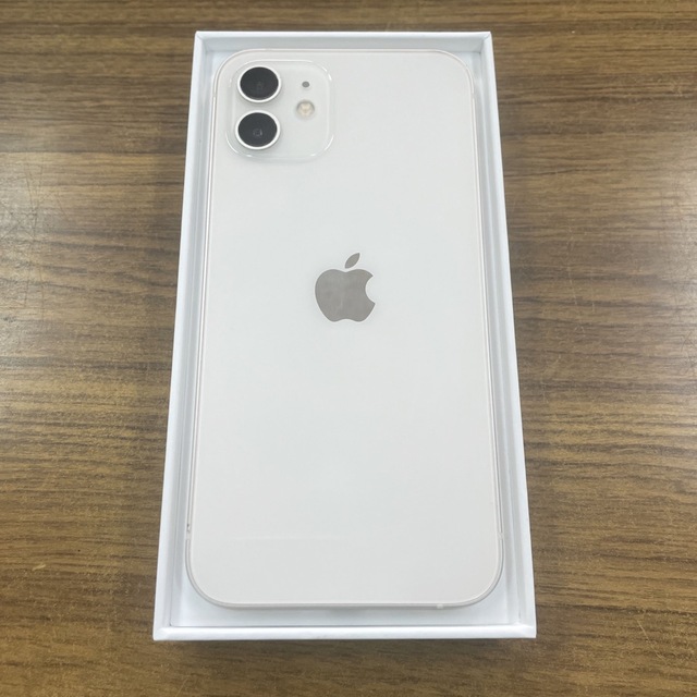 Apple(アップル)のアップル iPhone12 128GB ホワイト au スマホ/家電/カメラのスマートフォン/携帯電話(スマートフォン本体)の商品写真