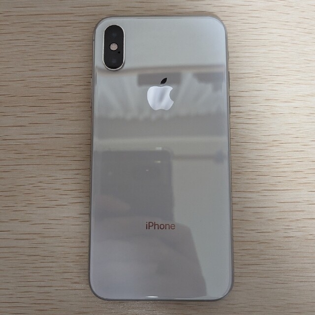 Apple(アップル)のiPhone XS 256GB シルバー スマホ/家電/カメラのスマートフォン/携帯電話(スマートフォン本体)の商品写真