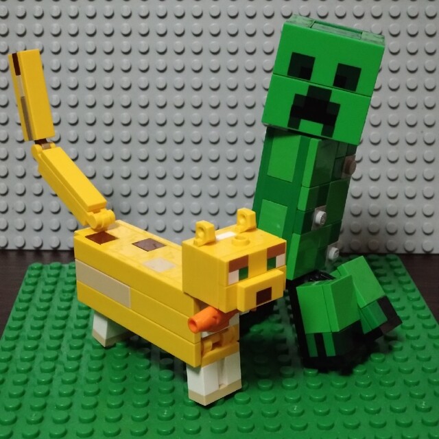 Lego(レゴ)のレゴ　マインクラフト　ビッグフィグ　クリーパーとヤマネコ キッズ/ベビー/マタニティのおもちゃ(積み木/ブロック)の商品写真