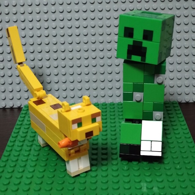 Lego(レゴ)のレゴ　マインクラフト　ビッグフィグ　クリーパーとヤマネコ キッズ/ベビー/マタニティのおもちゃ(積み木/ブロック)の商品写真